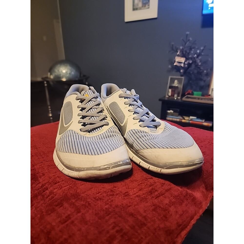 Nike lifts strong x , free 4.0 grey silver sneaker 10.5